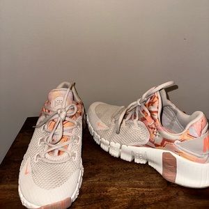 Women’s nike sneakers size 9